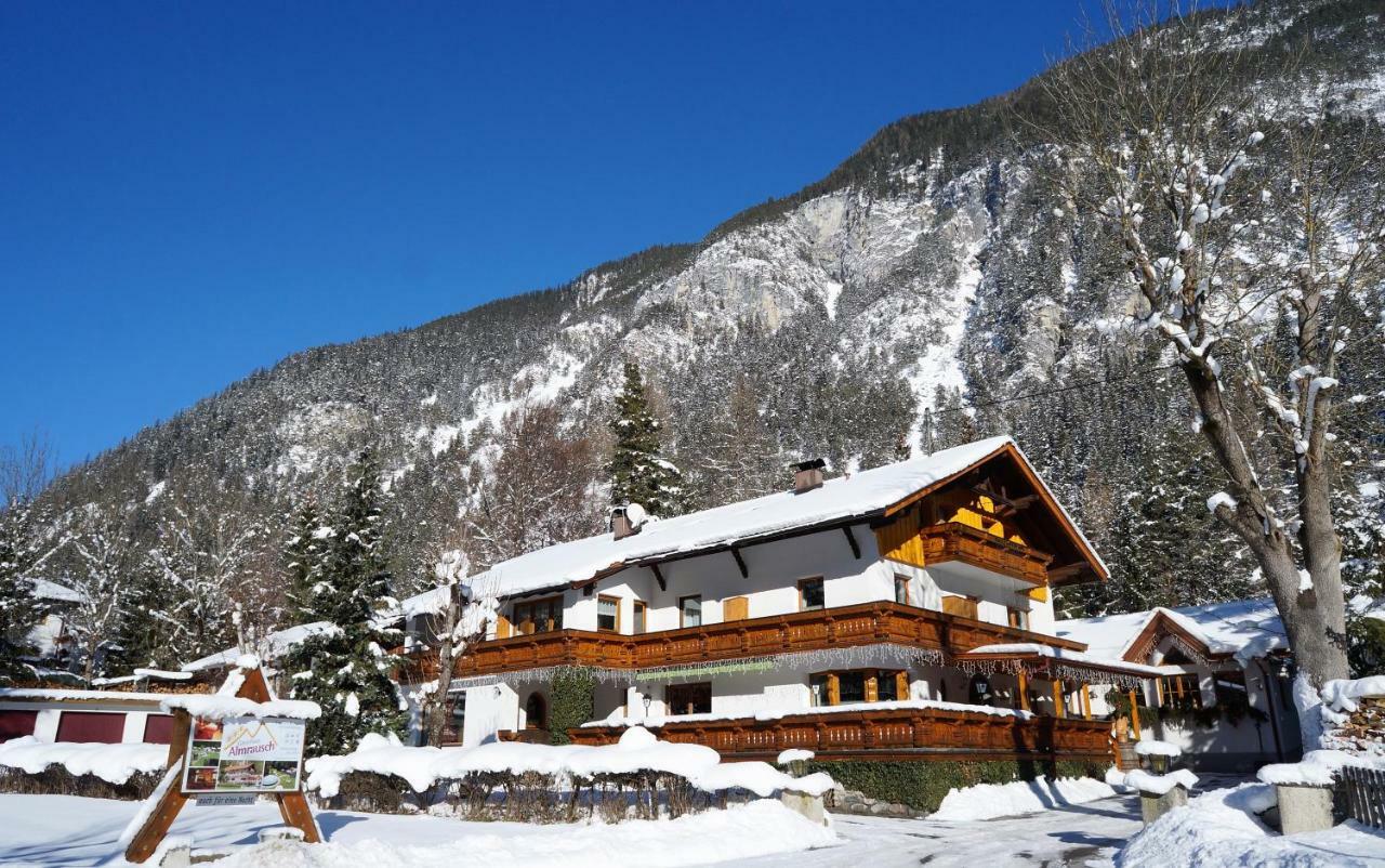 Gaestehaus Almrausch, Ferienanlage Mit Pool Nassereith Dış mekan fotoğraf